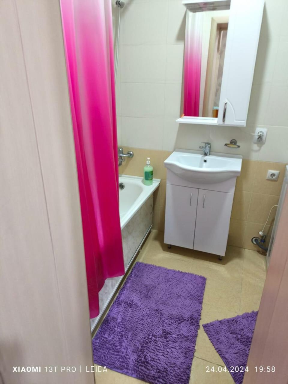 Appartement Уютная Квартира Комфорт Класса76 à Astana Extérieur photo